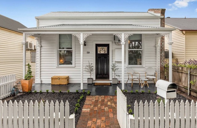 Beautiful renovated miners cottage - Central Bendigo!