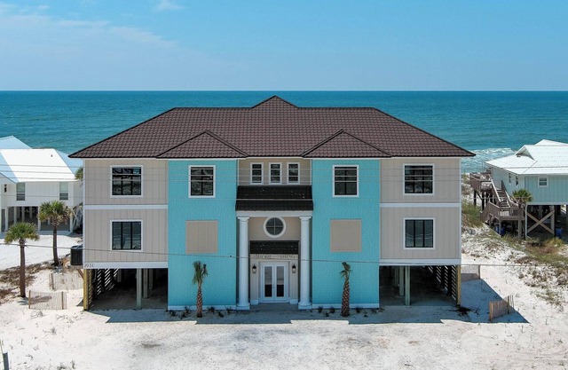 Beautiful Renovation Shore Thing Huge Beachfront Views Private Pool plus FREE Activities and Golf
