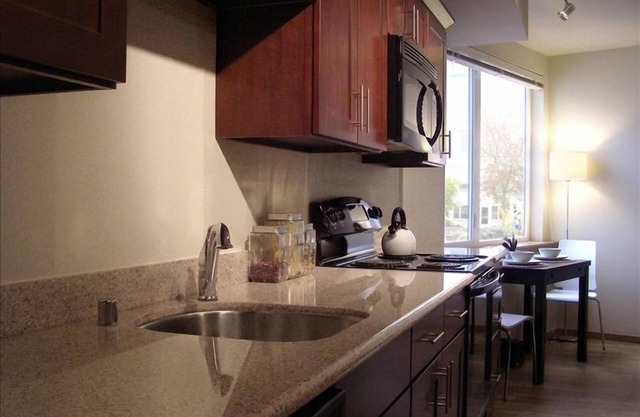 Beautiful Rental with Lounge and Fitness Center