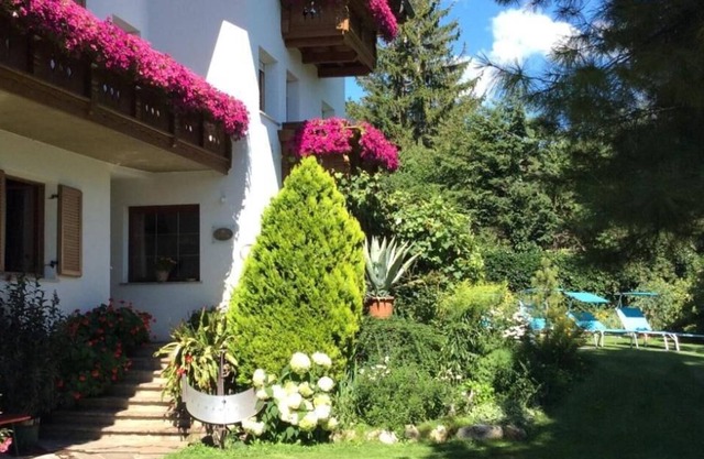 Beautiful Residence Klementhof with garden and a seasonal outdoor pool