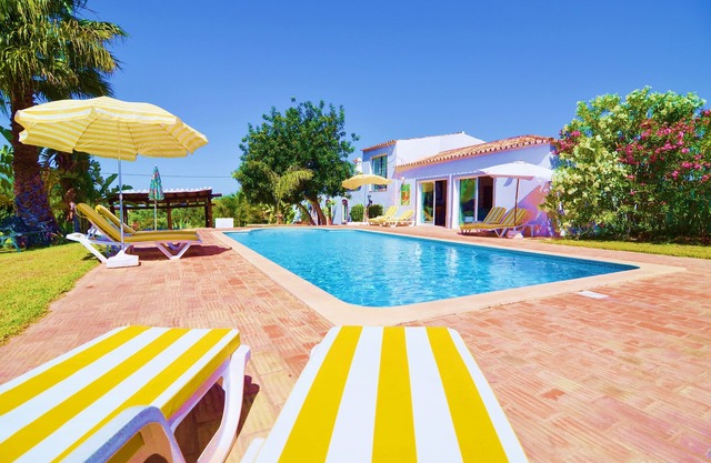 Beautiful Restored Algarve Typical Farmhouse, with Private Pool and Sea Views