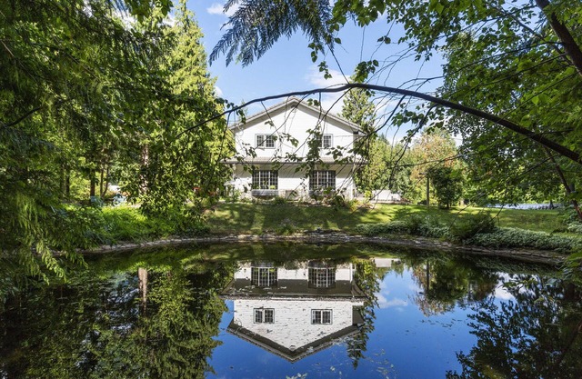 Beautiful Retreat on the banks of the Eagle River