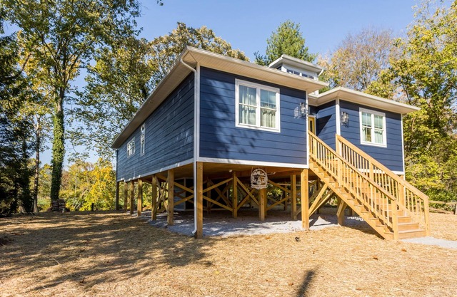 Beautiful River Homes Sleeps 24 Hottubs Firepits