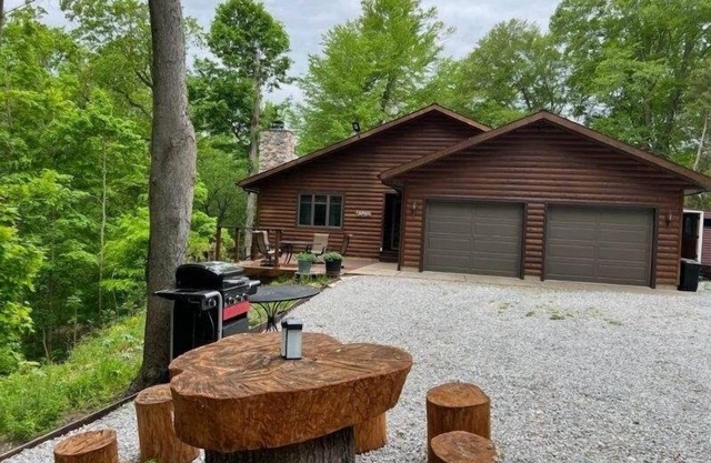 Beautiful River Property Private Cabin, less than 5 minutes from DT New Buffalo!