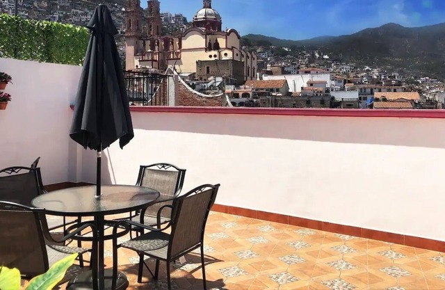 Beautiful room AMATISTA in the heart of TAXCOMAGICO