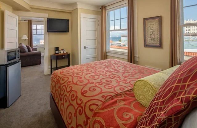 Beautiful Room w/Original Artwork | Perfect for a Relaxing Stay | 2 Suites