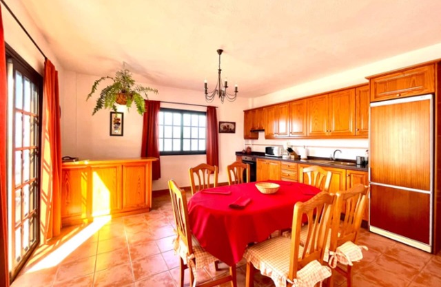 Beautiful rural house in the town of Los Llanillos with divine views
