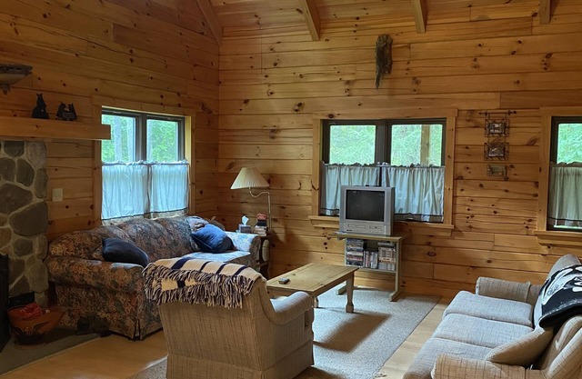 Beautiful Rustic Camp - PSU Football! Sleeps 6-8
