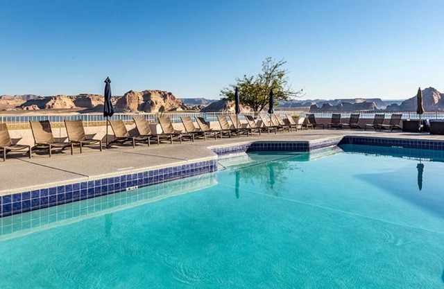 Beautiful Scenery on Lake Powell! Pool, Parking, Fitness Center, Restaurant