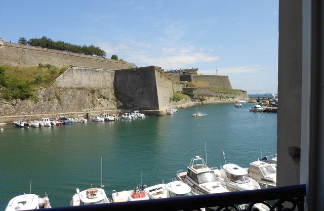 beautiful sea island PALACE apartment overlooking the harbor and the citadel