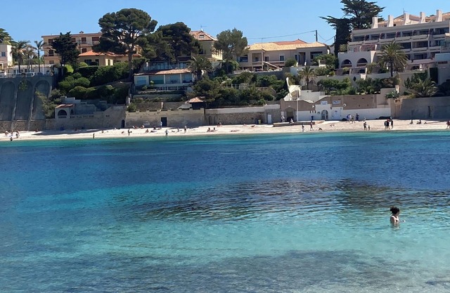 Beautiful sea view Residence on the heights of Bandol.