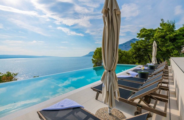Beautiful Seafront Split Villa | 9 Bedrooms | BellaMar Vista Retreat | Large.