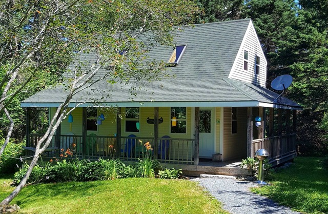 'Beautiful Secluded Coastal Maine Island cottage Rental' Four Season