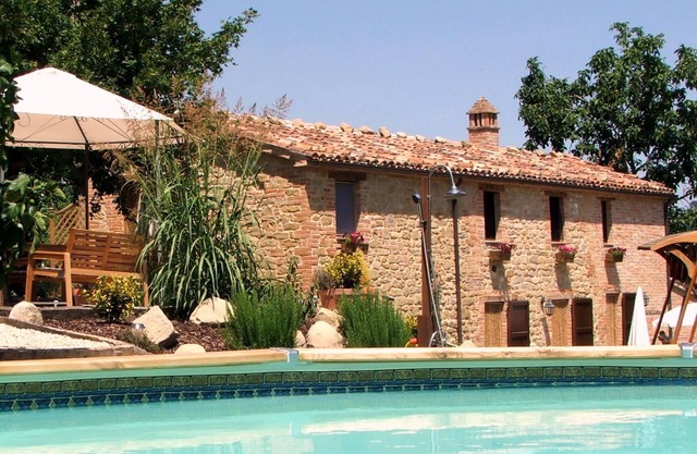 Beautiful Self-Catering Farmhouse Apartments Near Amandola Le Marche With Pool