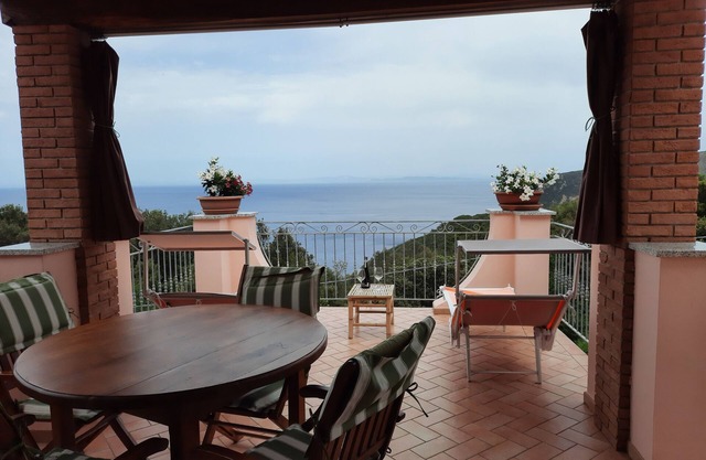 Beautiful semi-detached house with views of sky, woods and sea