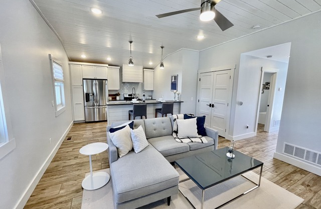 Beautiful Serene Carriage House Apartment