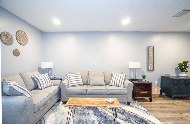 Beautiful Shalimar Townhome near the Beach