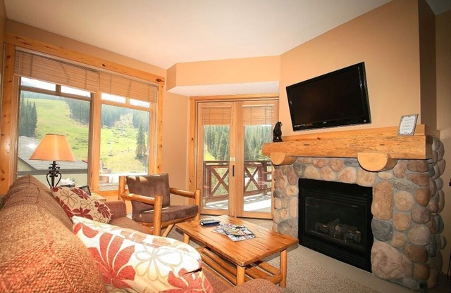Beautiful Ski Condo in Tucker Mountain Lodge