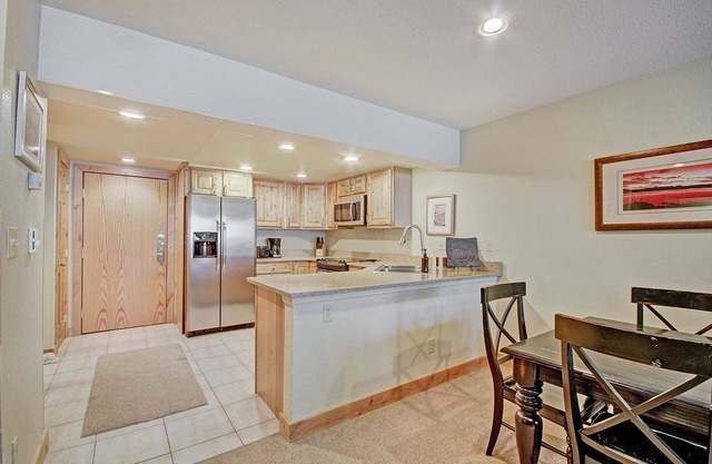 Beautiful Ski-In Ski-Out Condo, Great Location - CM244 by RedAwning