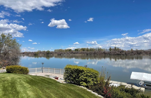 Beautiful Snake River Property
