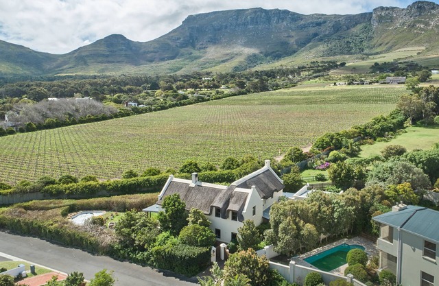 Beautiful, solar-powered home w/pool, fire pit and garden in Noordhoek.