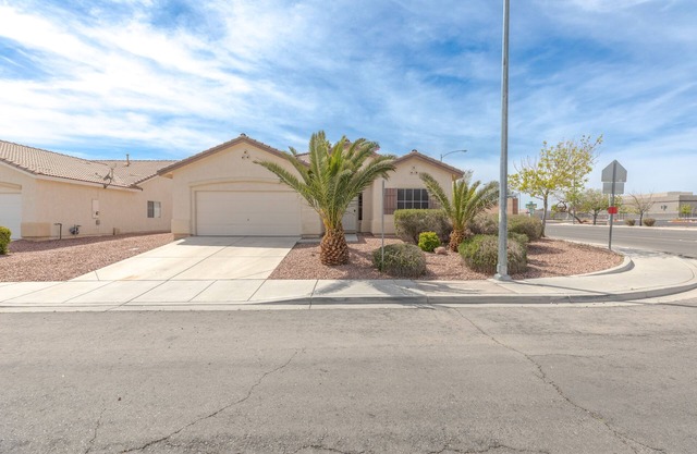 Beautiful Spacious Single Story Vegas Home