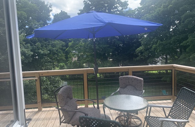 Beautiful & Spacious Apartment on College Street