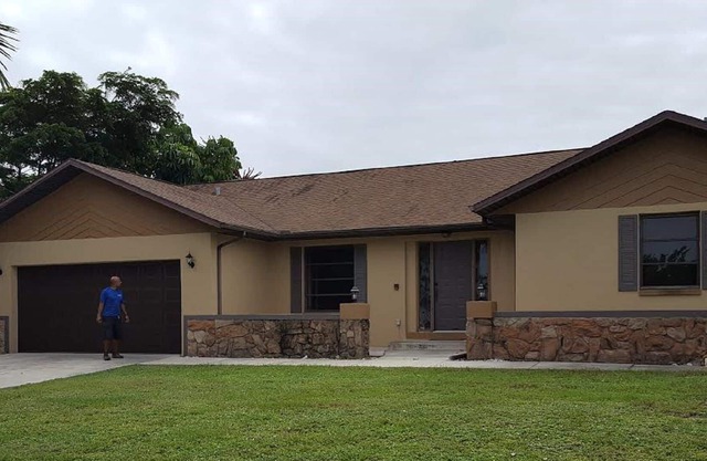 Beautiful, Spacious House With In Ground Pool In A Tropical Setting!