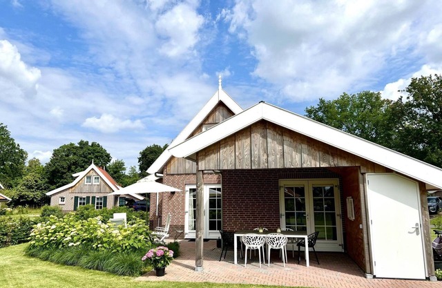 Beautiful, spacious and very bright 6-person villa with 3 bedrooms, 2 bathrooms in Overijssel.
