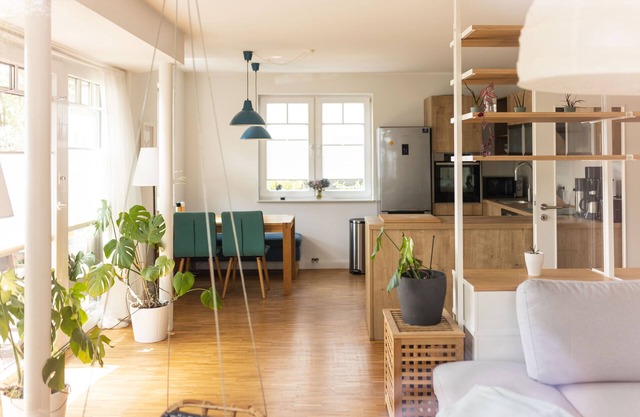 Beautiful, spacious, sunny apartment Oldenburg city center with own parking space