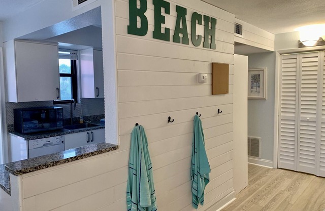 Beautiful St Pete Beach studio condo, heated pool!