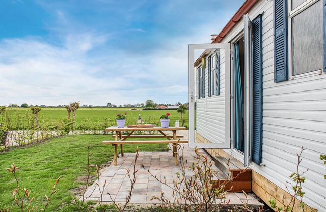 Beautiful (sta)caravan in Woubrugge