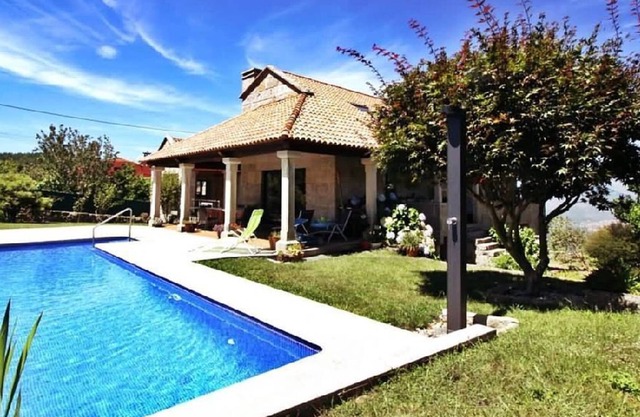 Beautiful stone house for 10 people with 10x5 pool and covered barbecue