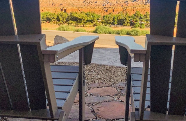 Beautiful studio casita with amazing views only 8 miles from Zion National park!
