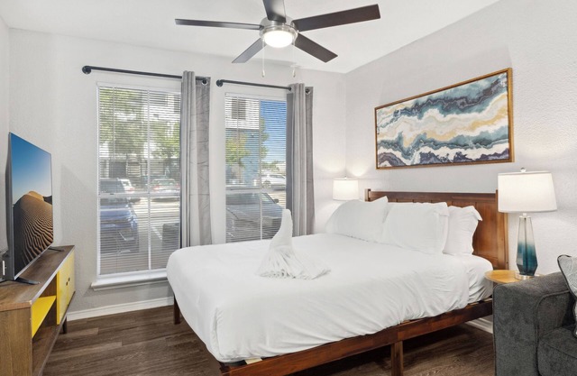 Beautiful Studio in University Hills 7247