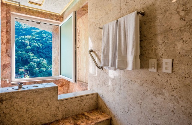 Beautiful suite with two king size beds, with a large terrace with beach view