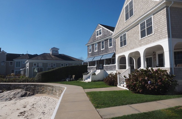 Beautiful Summer House On Long Island Sound