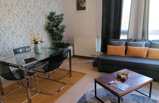 Beautiful T4 apartment near Disney 6/8 P private parking .