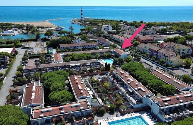 Beautiful terraced house with pool - right by the sea