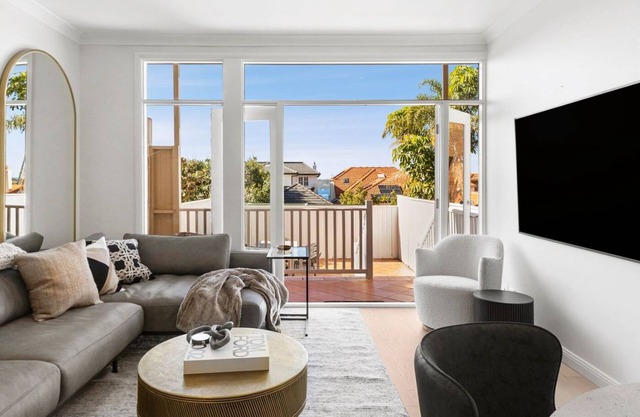 Beautiful Three Bedroom Executive Apartment in Mosman