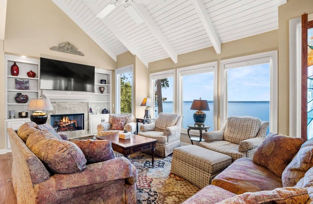 Beautiful Toledo Bend Villa