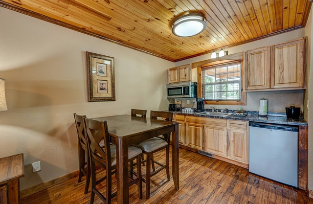 Beautiful Townhome at Willow Creek Falls Lodge