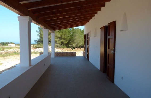Beautiful traditional style house with charm, located in El Pilar de La Mola.