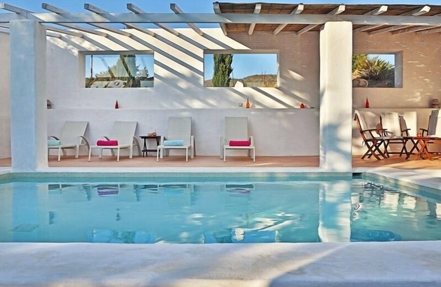 Beautiful Traditional bohemian style villa With HEATED, CHLOOR FREE pool