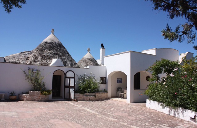 Beautiful trullo with private pool in rural setting - family friendly, sleeps 6
