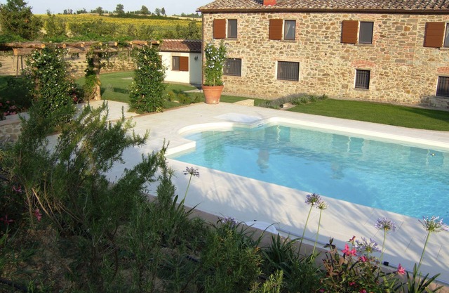 Beautiful Tuscan Country Villa - Pool - Pizza Oven - Gourmet Kitchen