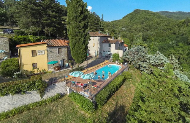 Beautiful Tuscany House, stunning views from the Apennines chains & swimming pool