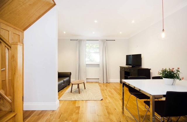 Beautiful Two Bedroom Apartment near Hyde's Park