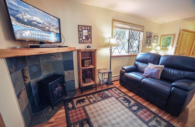Beautiful Two Person Suite on the Banks of Fall River