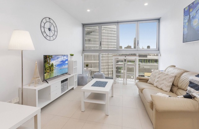 Beautiful Unit with Gym and Pool near Museums